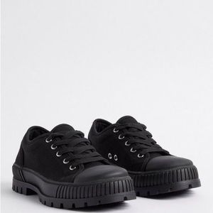 TORRID LACE-UP CHUNKY LUG SNEAKER (WW) 9.5WW Black